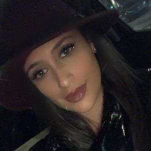 Meet your Posher, Katina